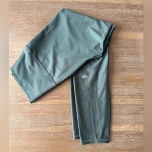Alo High-Waist Legging in Olive